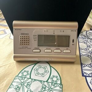 Seiko SAT500 Gold Chromatic Tuner - Portable Pitch Tuner (not tested)